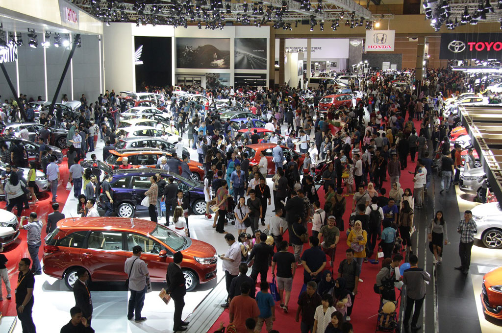 Gaikindo Pasang Target Realistis 1,1 Juta Unit Mobil di 2018