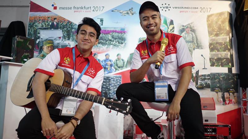 Vidi Aldiano Pamerkan Mikrofon Emas yang Pernah Dipakai Raja Salman di Jerman