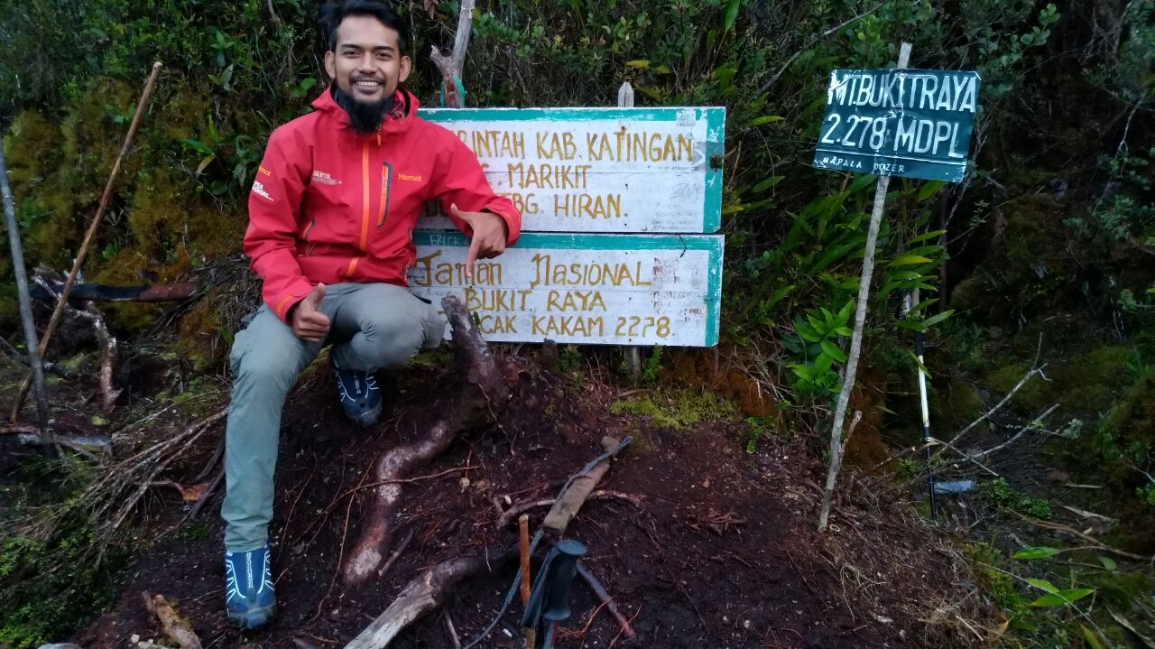 Bayu Djatmiko, Orang Maluku Pertama Mendaki 7 Puncak Tertinggi Indonesia
