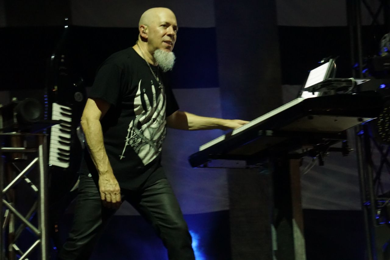 Dream Theater Merayakan Seperempat Abad Usia Album Bersejarah di Yogyakarta