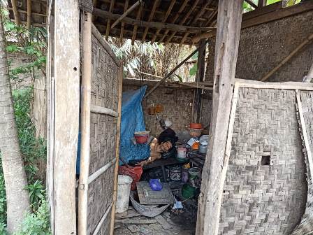Warga Tangerang Hidup di Gubuk Reyot Selama 13 Tahun