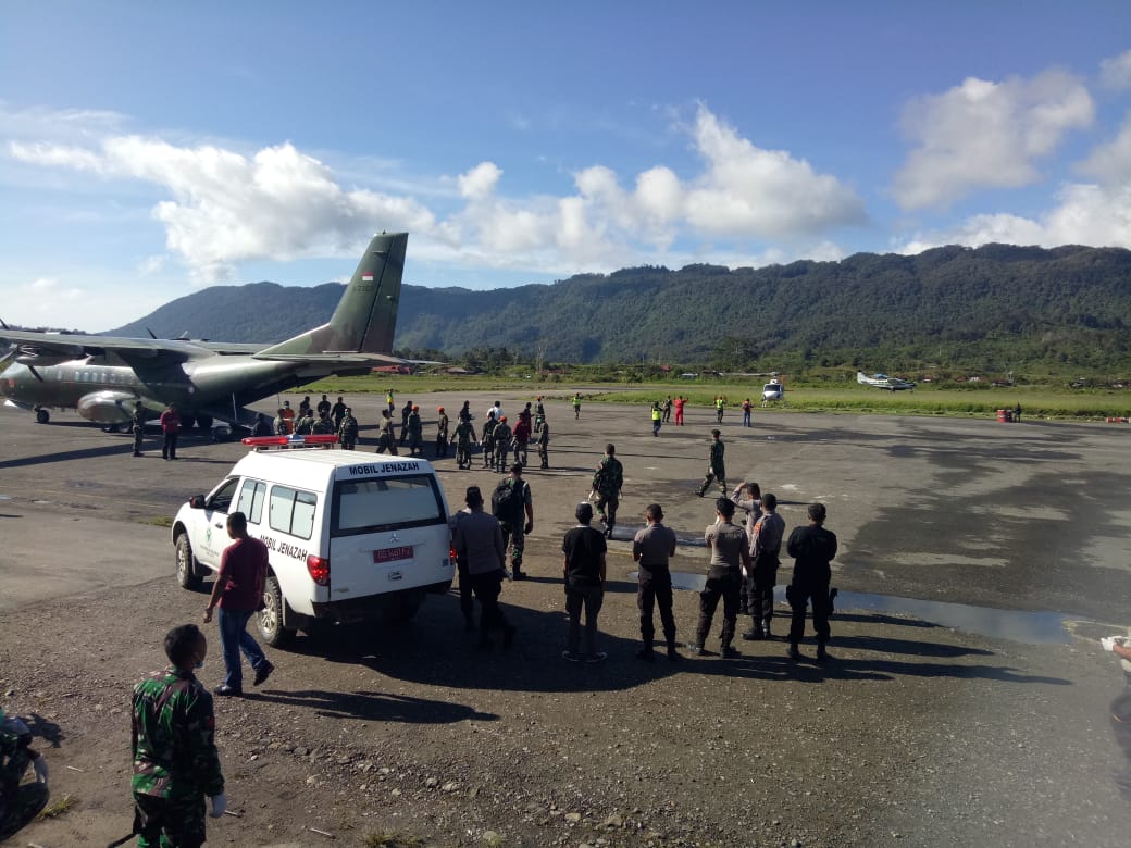 12 Jenazah Korban Helikopter MI-17 Dievakuasi