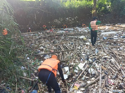 Tumpukan Sampah Bambu Kali Cikeas Bekasi Telah Diangkut