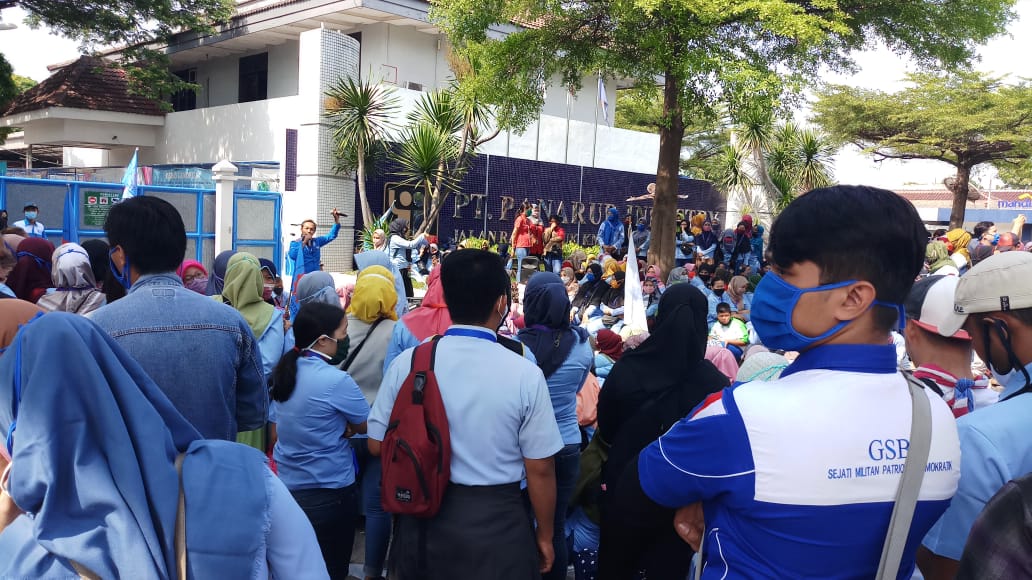 Ribuan Buruh di Tangerang Mogok Kerja