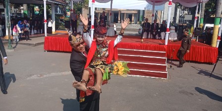 Seribuan Anak Menari Remo Menyambut Hardiknas