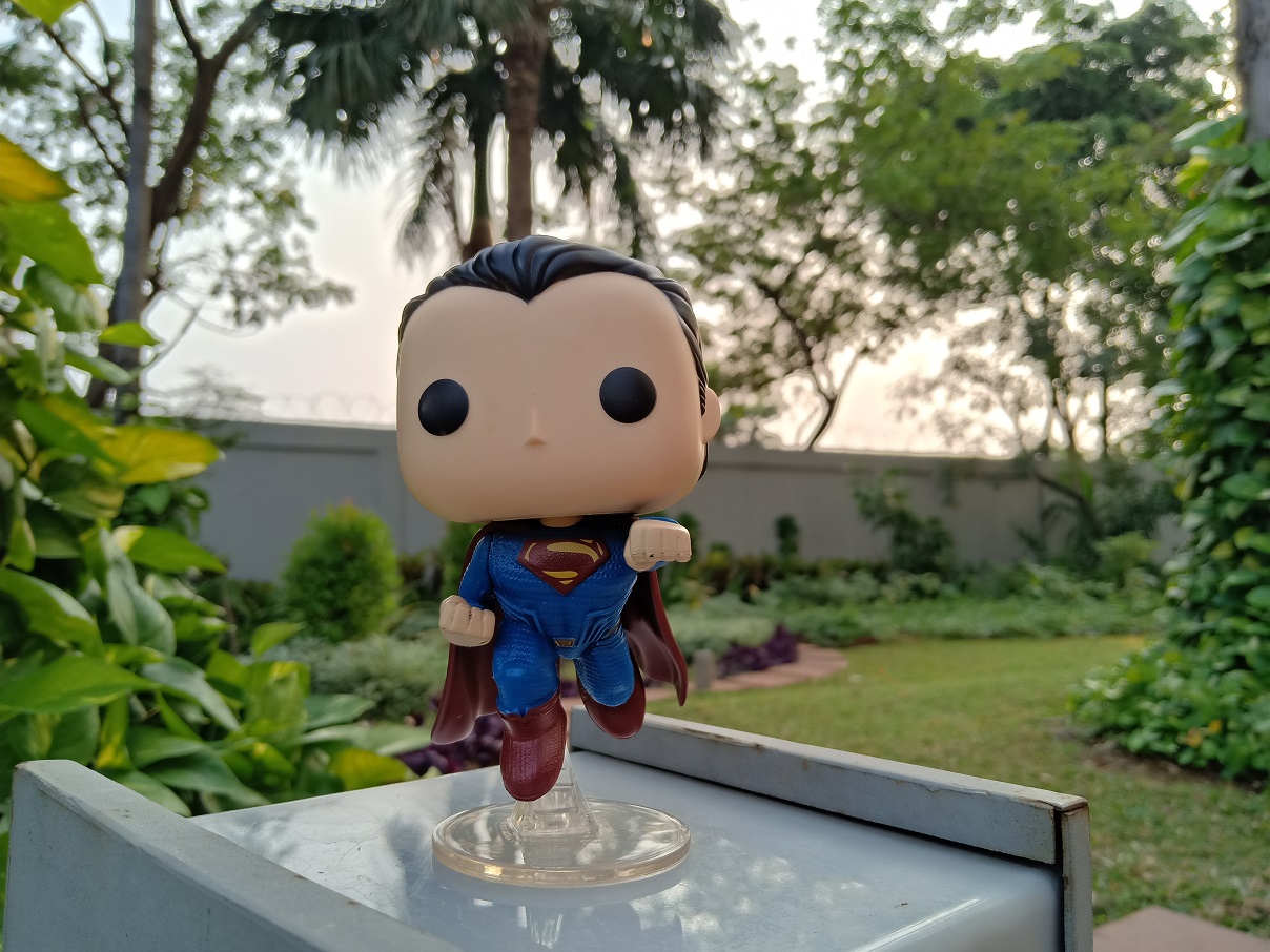 Oppo F9, Setengah Hati dan tak Menggugah