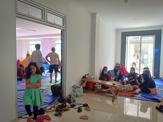 Pencari Suaka Diberi Makan Dua Kali Sehari