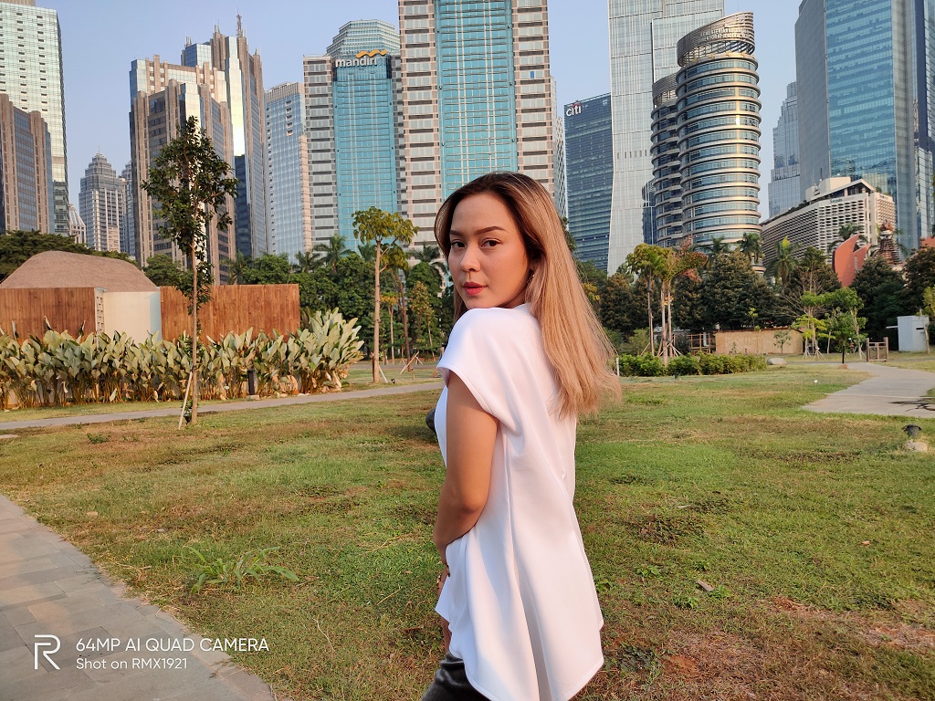realme Bakal Bawa Ponsel 4 Kamera 64MP ke Indonesia