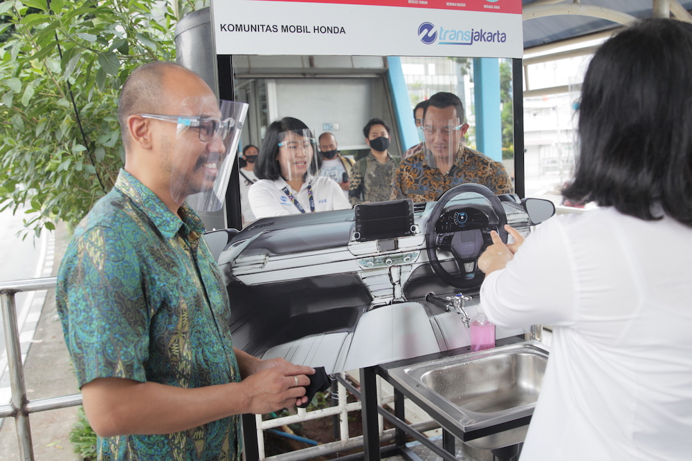 Unik, Dashboard Mobil Ini Dilengkapi dengan Keran Air