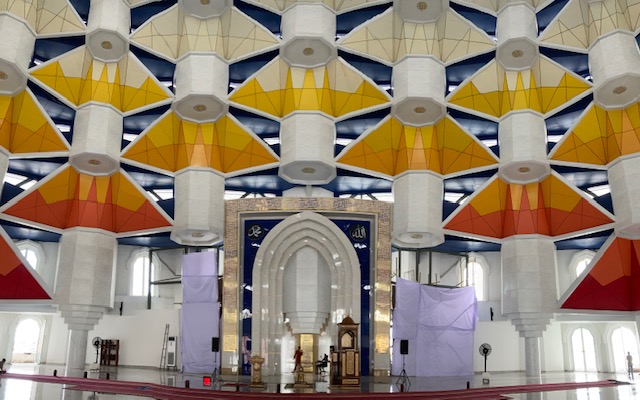 Intip Megahnya Masjid 99 Kubah Makassar