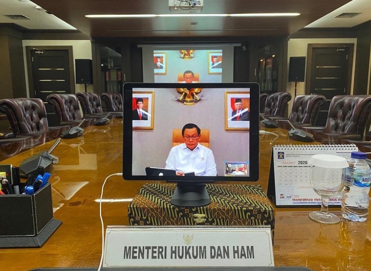 Jokowi Gelar Rapat Lewat <i>Video Conference</i>