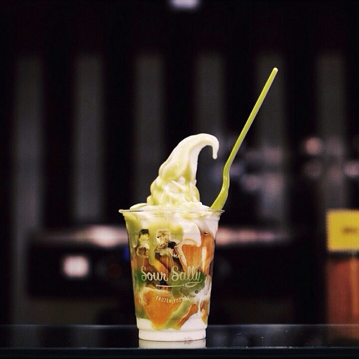 Sour Sally Ciptakan Yogurt Hitam Pertama di Dunia