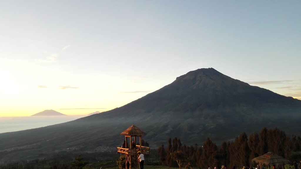 Menanti Sang Surya dari Wisata Alam Posong