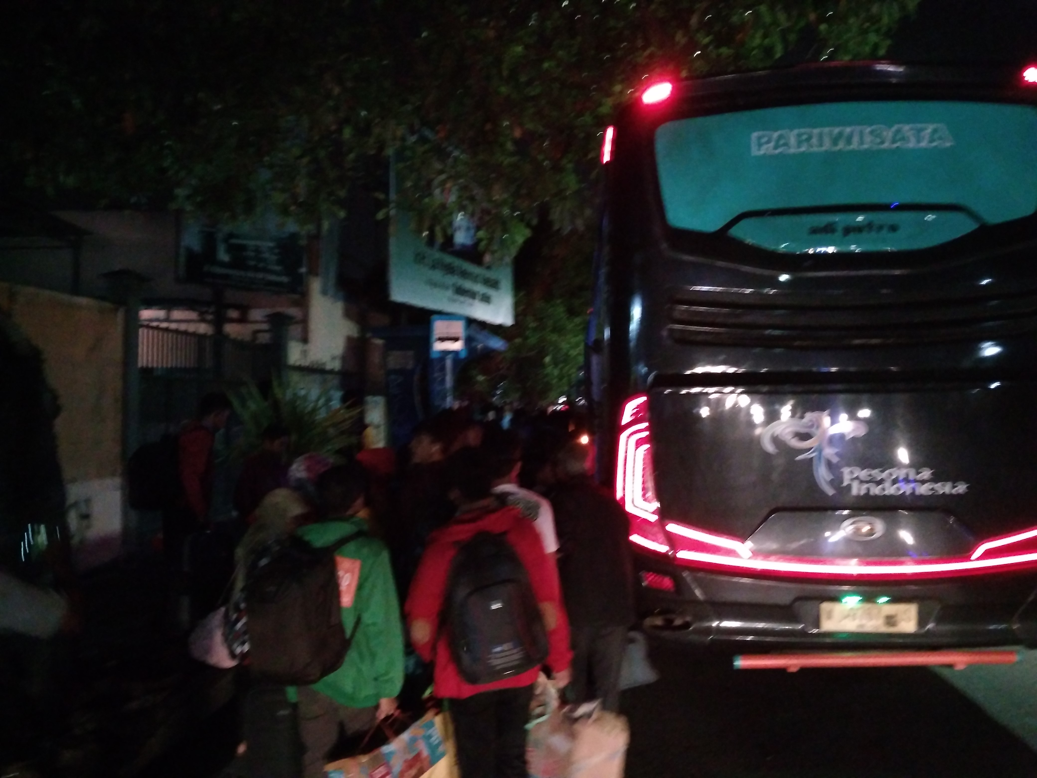 Banjir di Porong, Puluhan Penumpang Terdampar di Stasiun Sidoarjo Berjam-jam