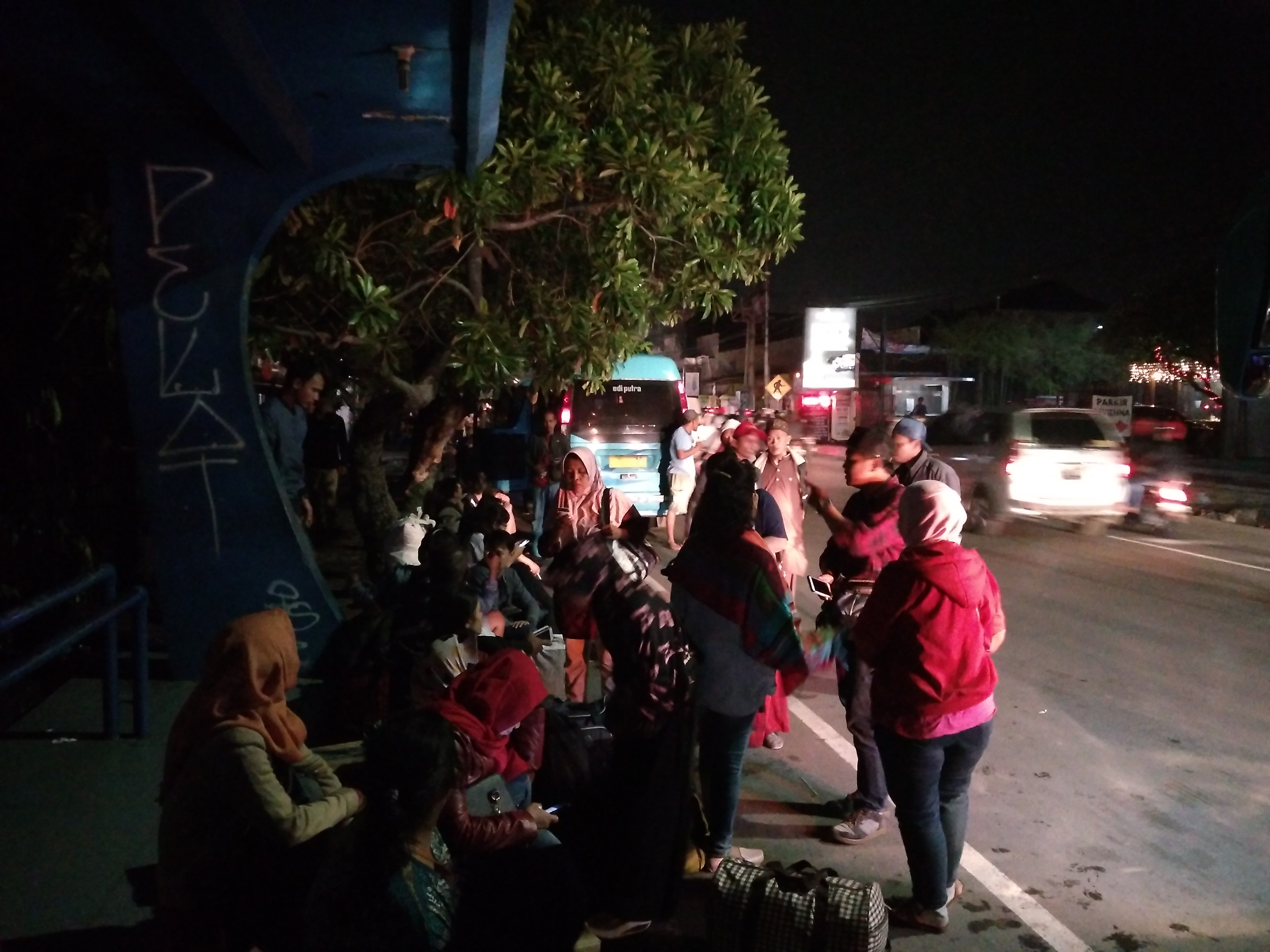 Banjir di Porong, Puluhan Penumpang Terdampar di Stasiun Sidoarjo Berjam-jam