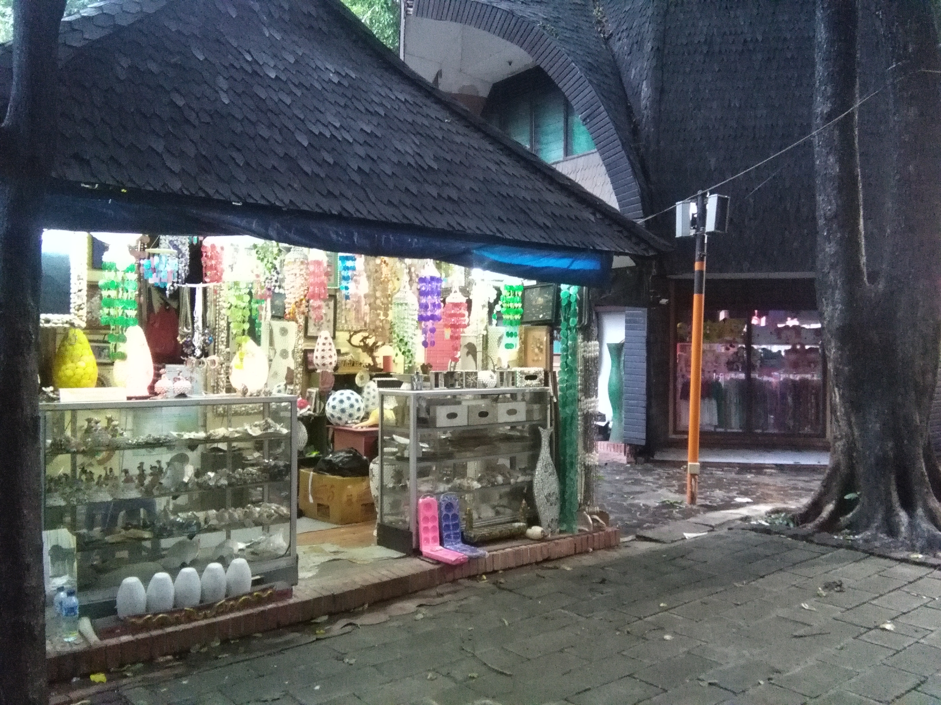 Keresahan Perajin Pasar Seni Ancol