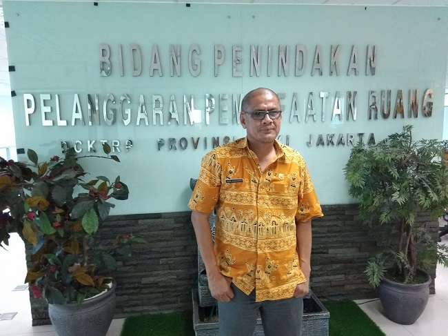 Diimpit Pencakar Langit