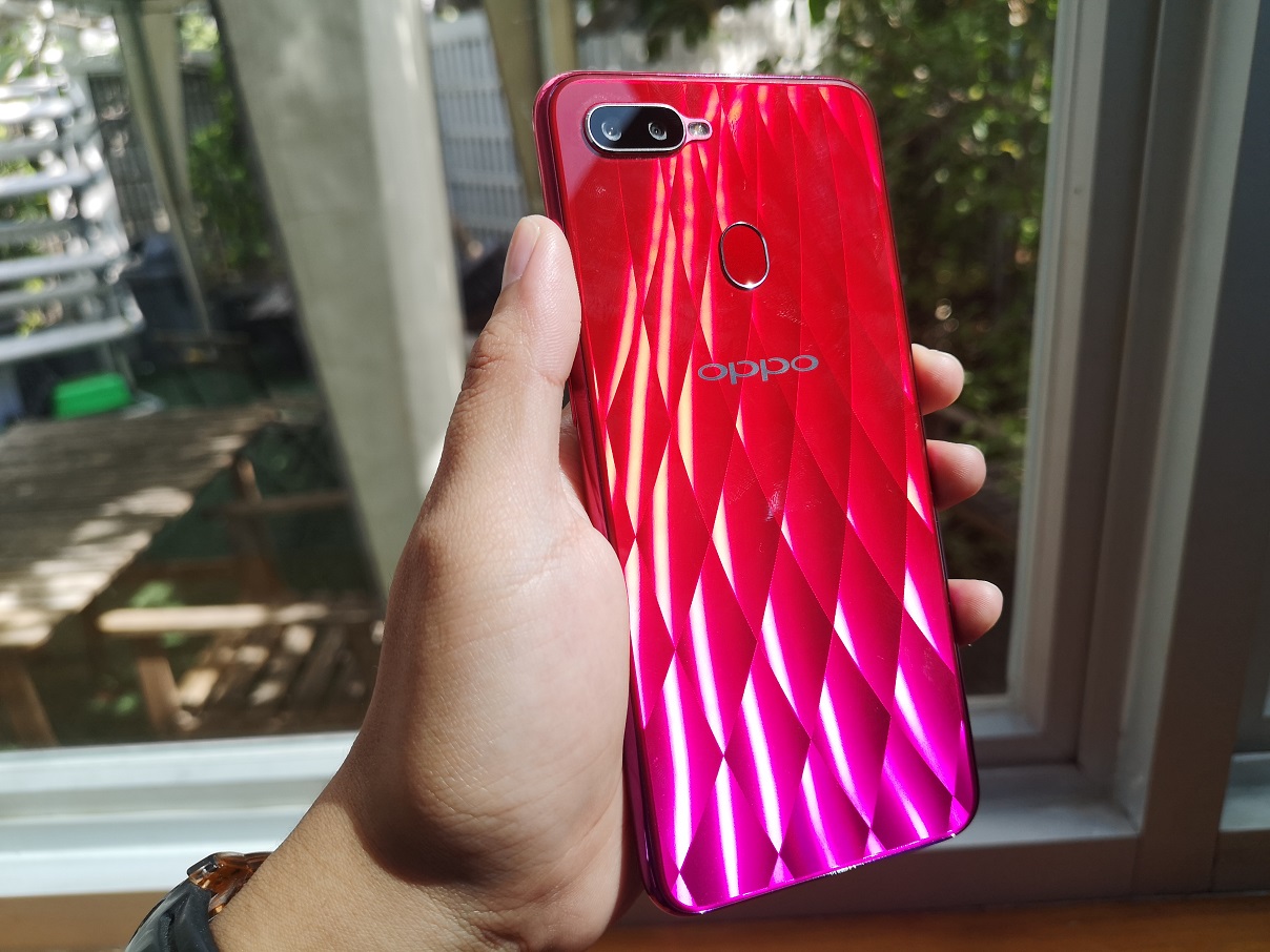 Oppo F9 Setengah Hati Dan Tak Menggugah