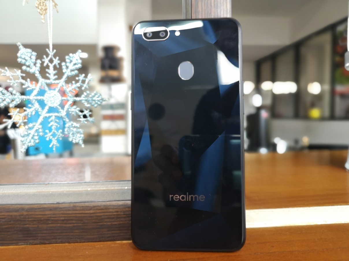 Begini Isi Kotak Realme 2