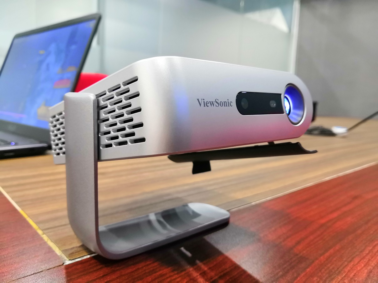 View Sonic M1, Proyektor Minimalis dan Praktis
