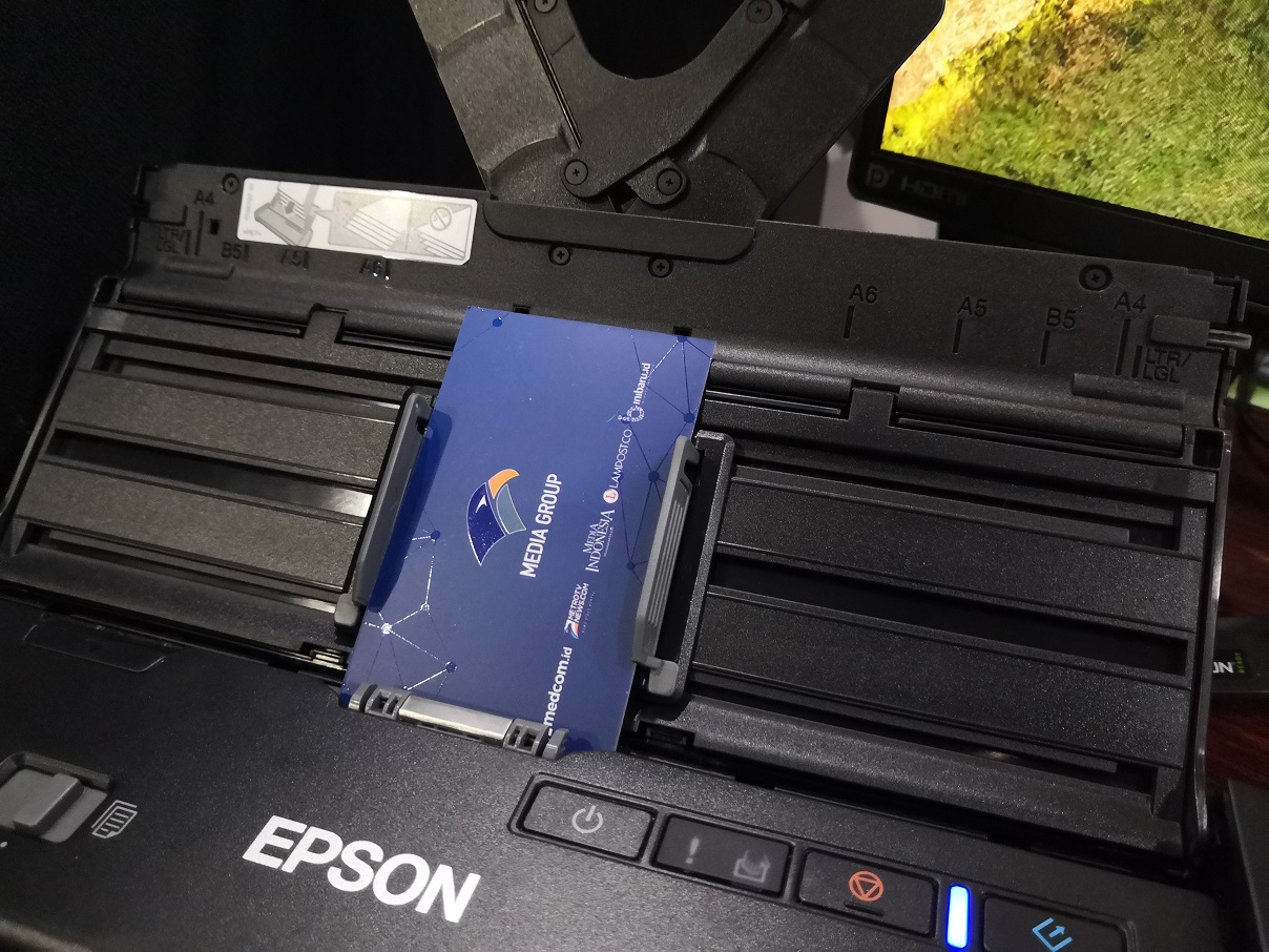 Epson WorkForce DS-360W, Scanner Portabel Mumpuni