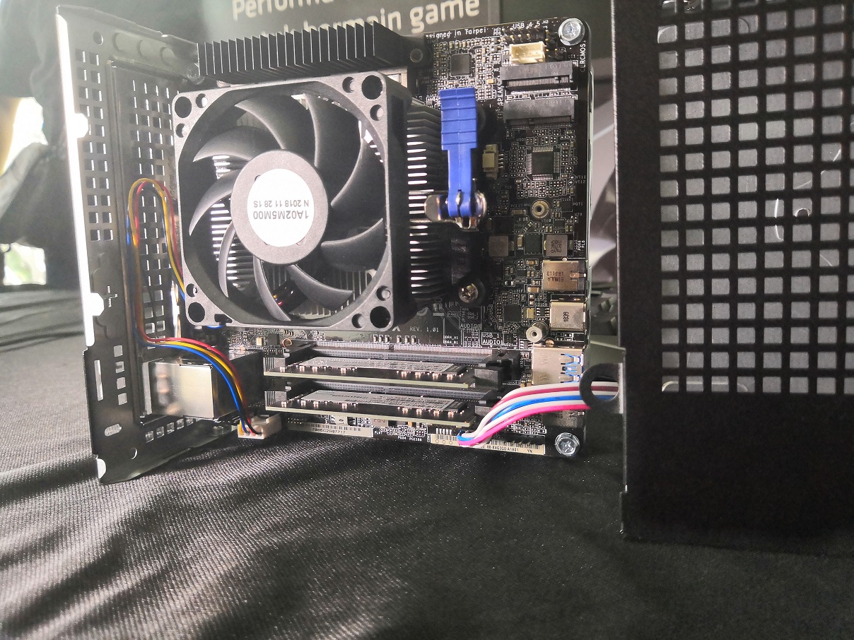 AMD Bawa Mini PC DeskMini A300, Persaing Intel NUC