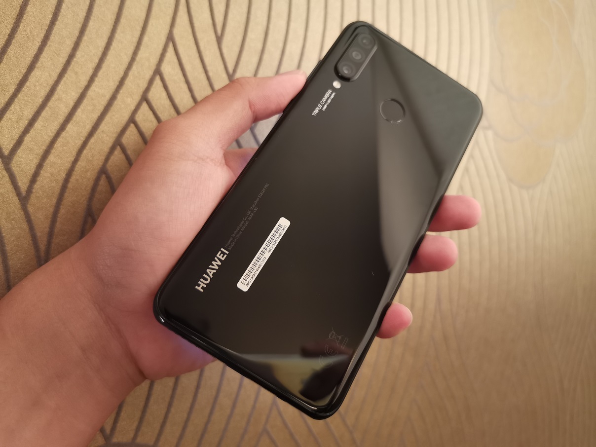 Kesan Pertama Dari Si Bontot Huawei P30 Lite