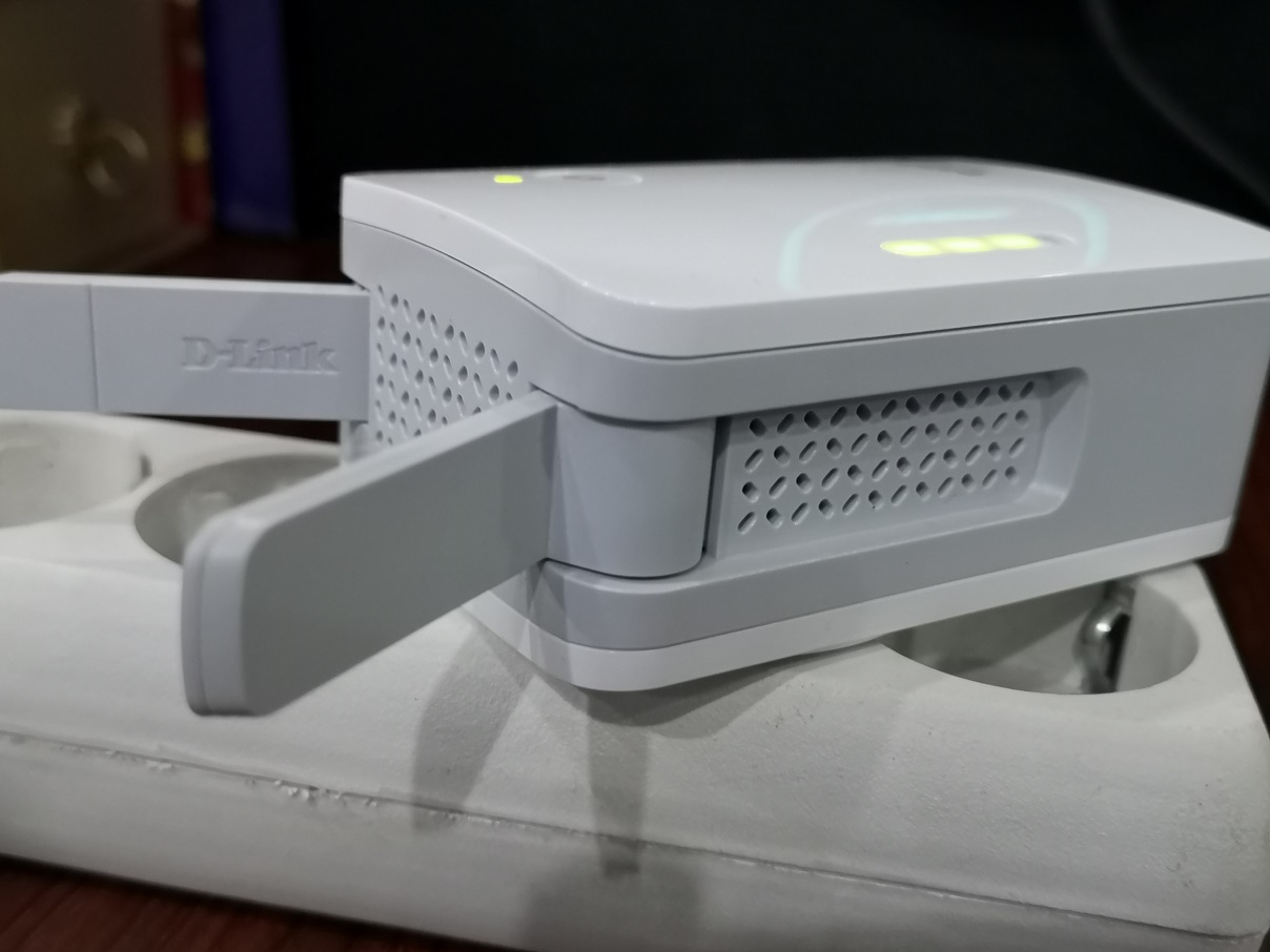 D-Link AC1200 WiFi Range Extender, Canggih Dukung Dual Band
