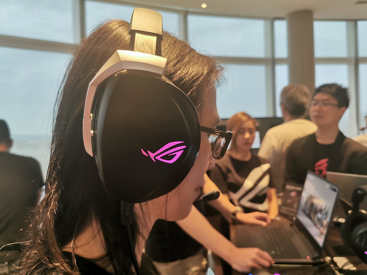 ASUS ROG Rilis Headphone untuk Gamer dan Audiophile