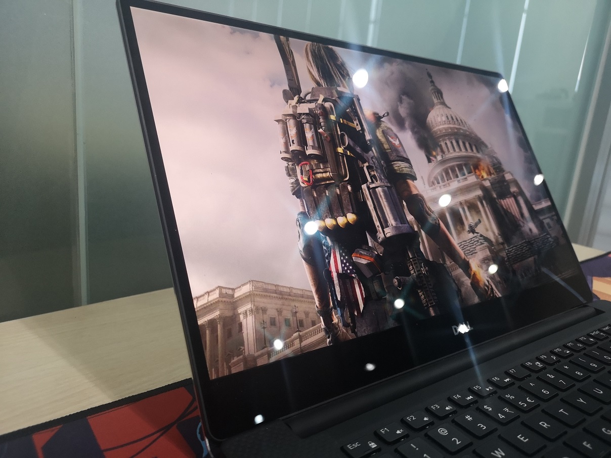 Dell XPS 15 9570, Layar Sentuh dan Spesifikasi Mumpuni