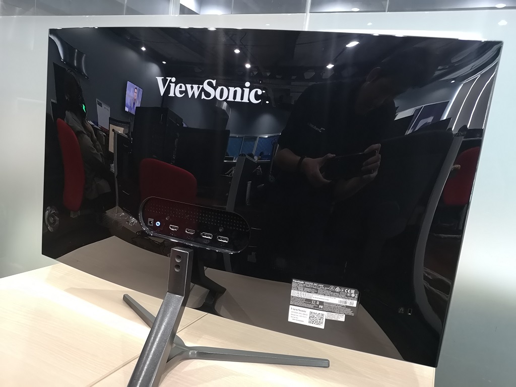 Begini Rasanya Monitor Gaming Lengkung ViewSonic VX3258