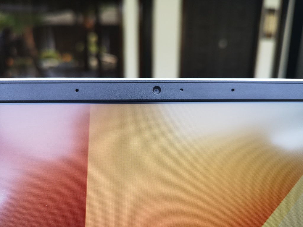 ASUS VivoBook Ultra K403, Paket Komplet Laptop Ringkas