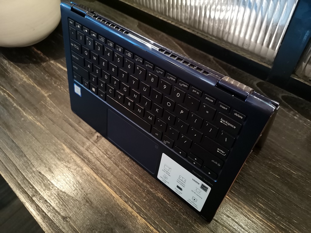 Asus Punya Laptop Tipis Layar Putar 360 Derajat