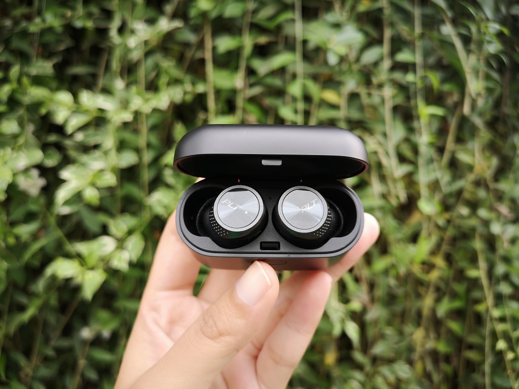 Menjajal Wireless Earbuds Plantronics BackBeat Pro 5100