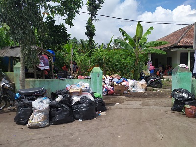 Sampah Jadi Masalah Baru di Pengungsian Erupsi Semeru