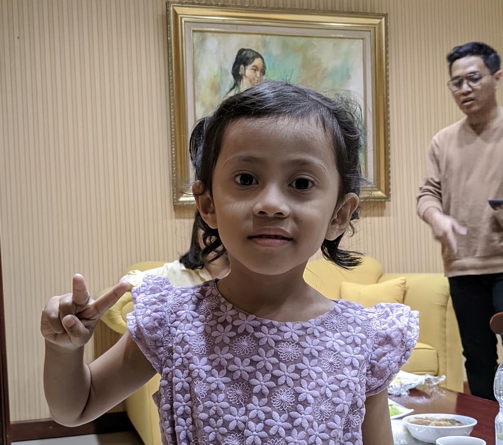 Tampil di Musik Medcom, Suara Kayu Ajak Seorang Balita Bernyanyi Bersama