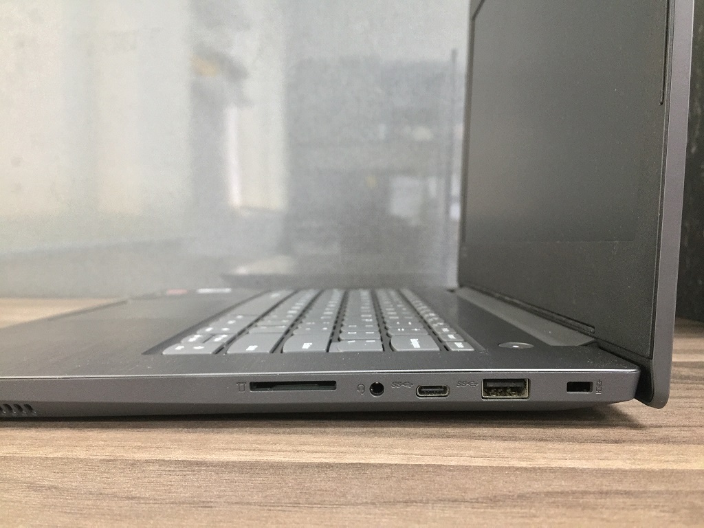 Lenovo V330 Laptop Bisnis Minimalis Dan Terjangkau