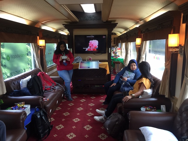 Menikmati Kereta Wisata Jawa