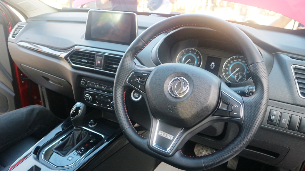 <i>Floating Headunit</i> Lebih Ramah untuk Pengemudi