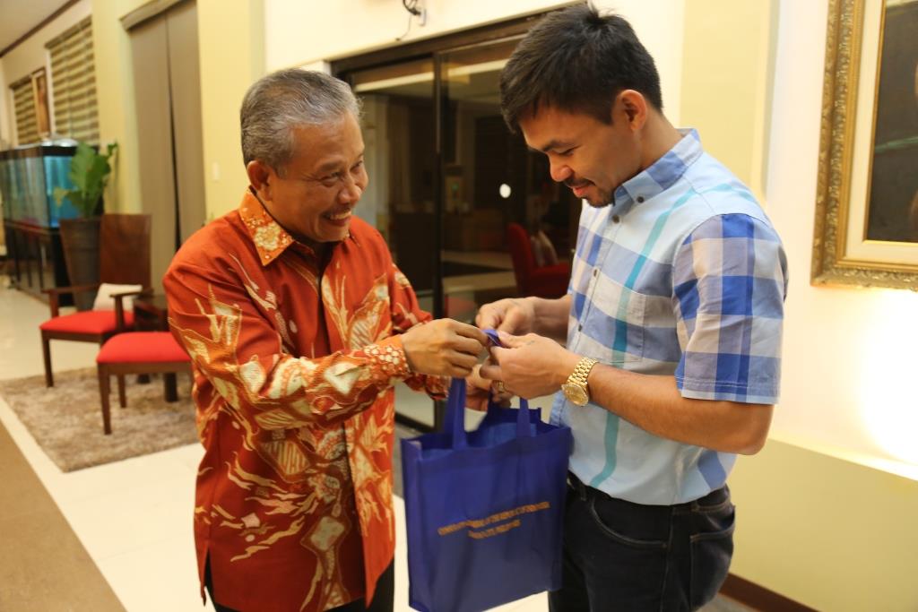 Senator Pacquiao Sepakat Tingkatkan Kerja Sama Ekonomi Filipina-RI