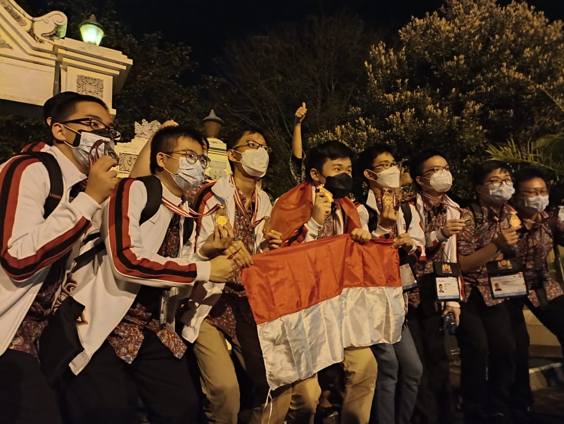 Bermula Belajar Otodidak Hingga Vannes Sumbang Perak untuk Indonesia di IOI 2022