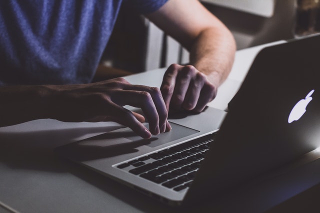 nyalakan laptop secara rutin