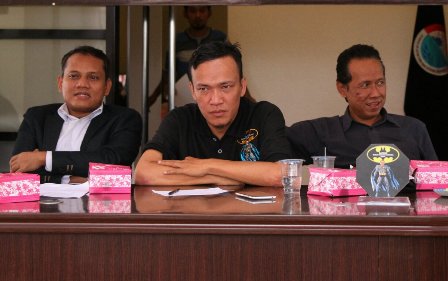 `Raperda Reklamasi untuk Jatuhkan Ahok Jelang Pilgub DKI`