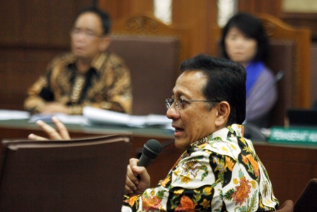 Penyuap Irman Gusman Menangis dan Minta Dihukum Ringan