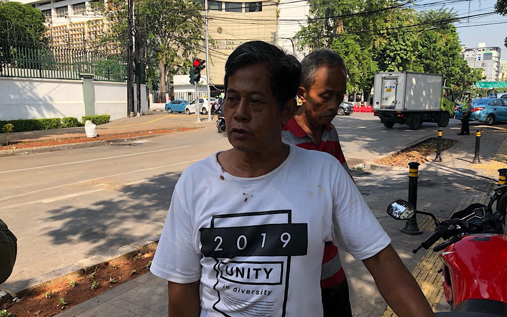 Ratapan Ismail Menatap Warkopnya Dibakar Massa
