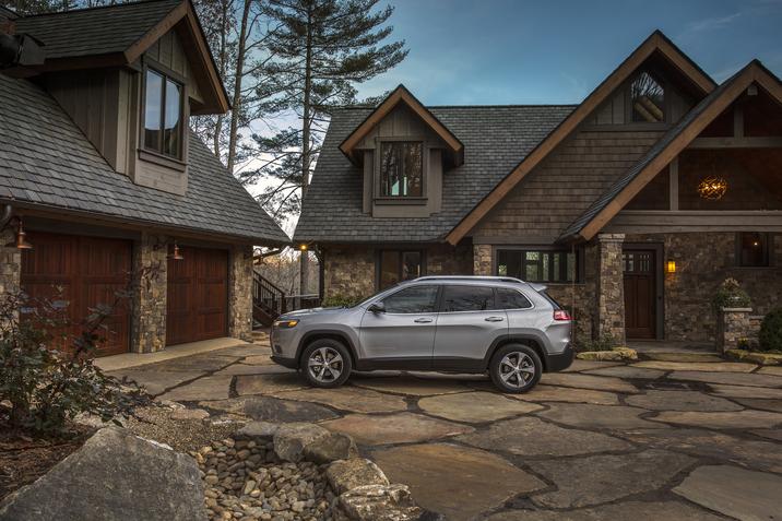 Nama Jeep Cherokee Diprotes Suku Asli Amerika, Ada Apa?