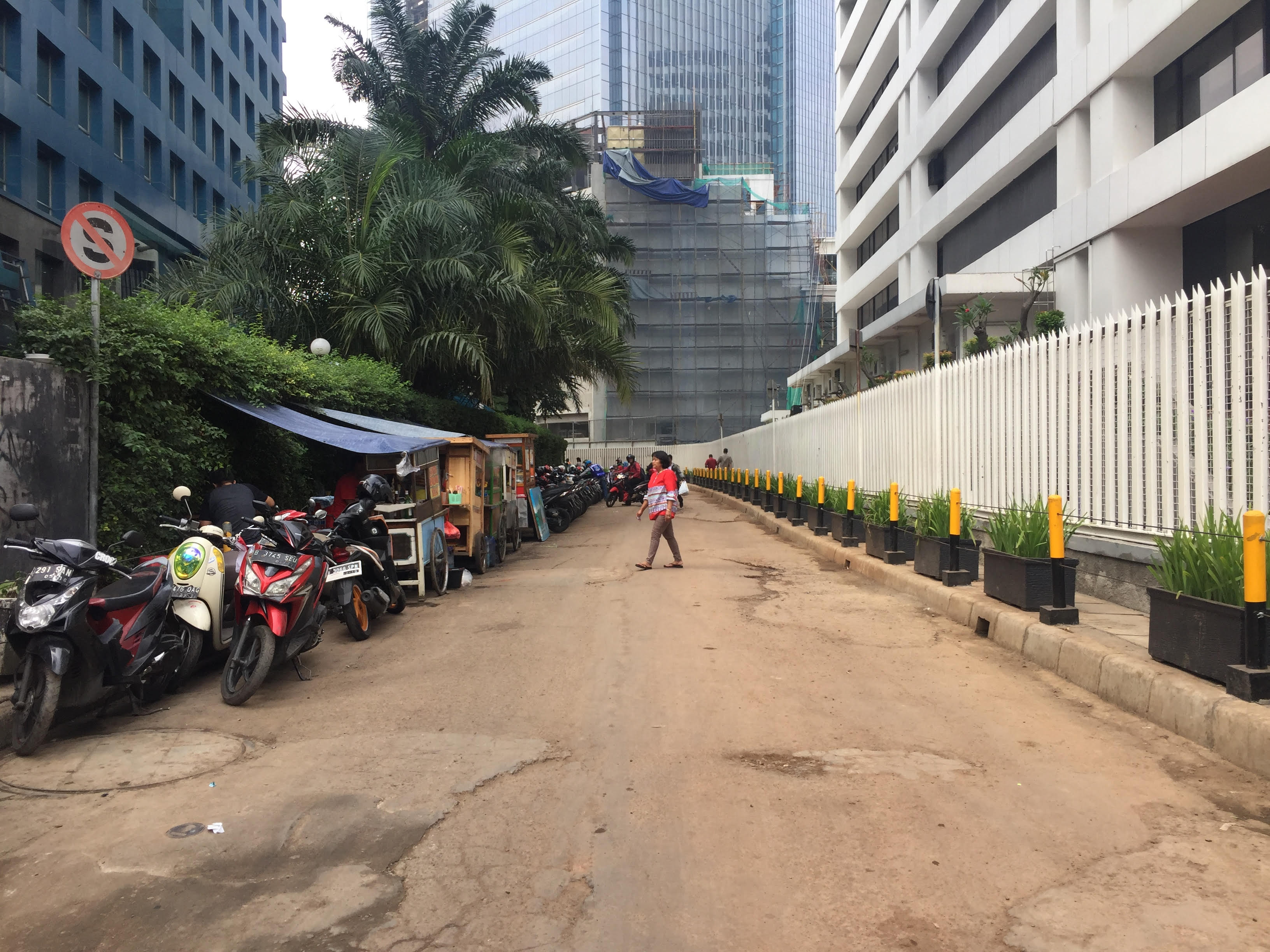 Menelusuri Jalan Alternatif di Sudirman