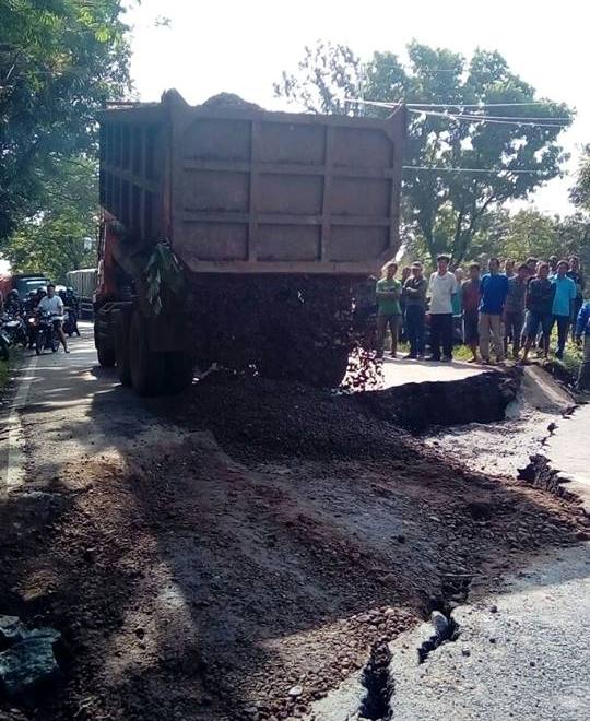 Jalan Ambles, Cirebon-Bandung Dialihkan