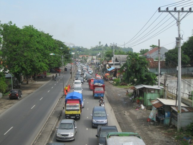 Atur Jarak Aman Mobil di Kondisi Macet