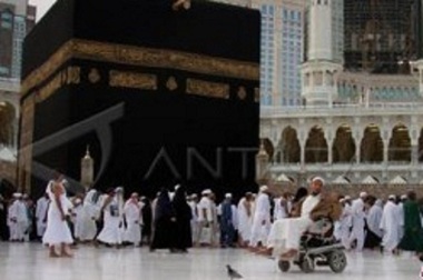 Bukannya Naik Haji, Hidayat dan Istri malah 'Ditahan' di Filipina